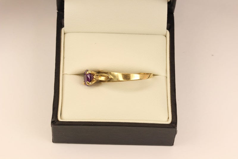 9ct Amethyst ring Carousel 2