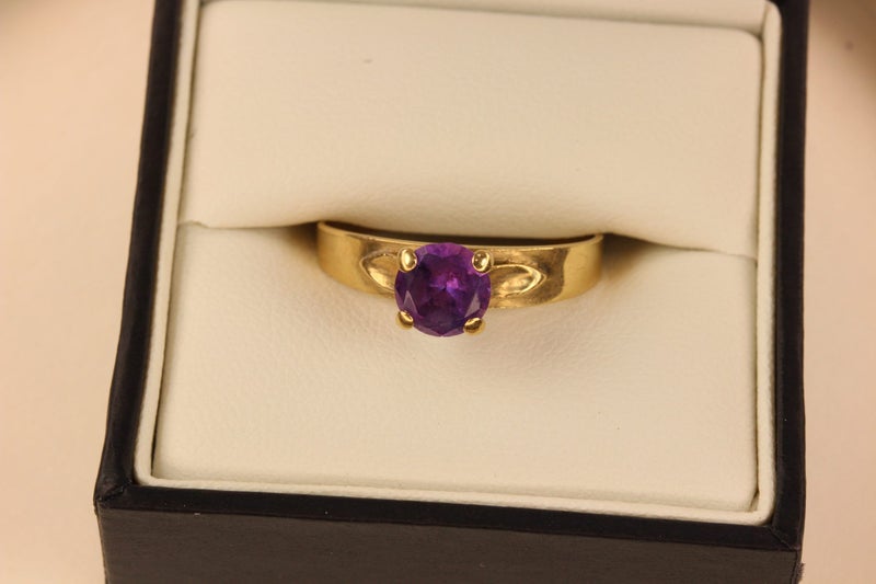 9ct Amethyst ring Carousel 9