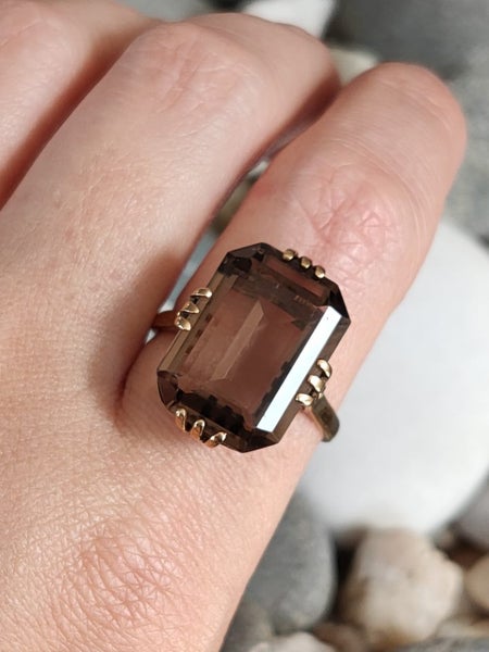 9ct yellow gold Vintage Smokey Quartz ring Carousel 1