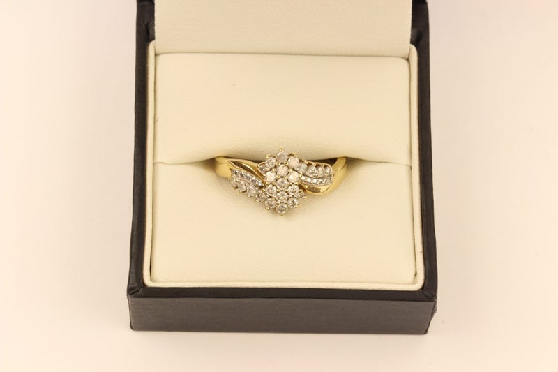 Dazzling 0.40CT 9ct Diamond ring Carousel 1