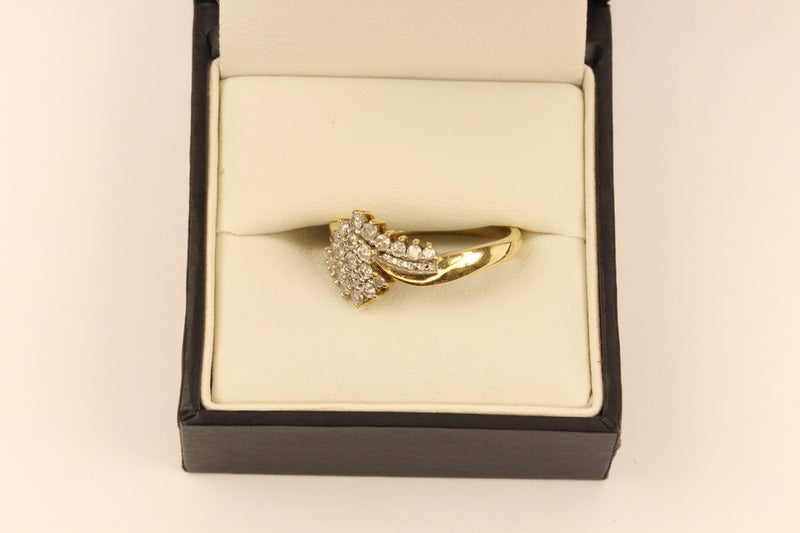 Dazzling 0.40CT 9ct Diamond ring Carousel 2