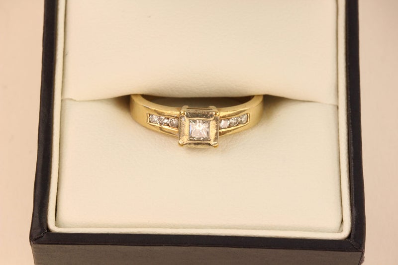 0.42CT Princess Cut 9ct Diamond ring Carousel 9