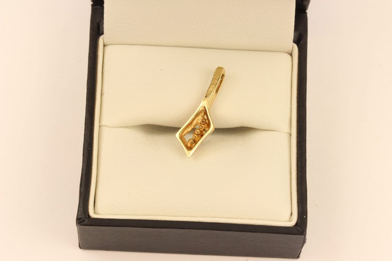 9ct Garnet pendant Carousel 2