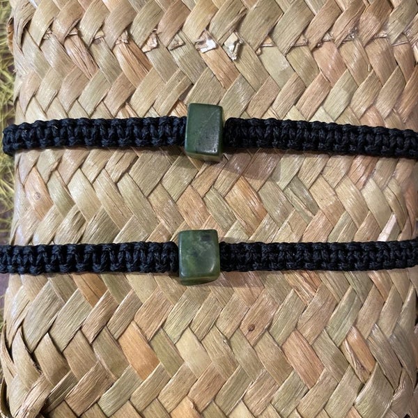 Greenstone Jade Chip Bracelet Black Carousel 1