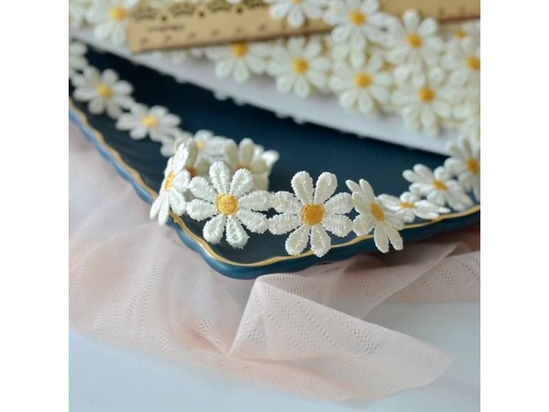 2.2CM Wide White Embroidered Daisy Lace Fabric 3d Flowers For Dress Collar Hats Carousel 2