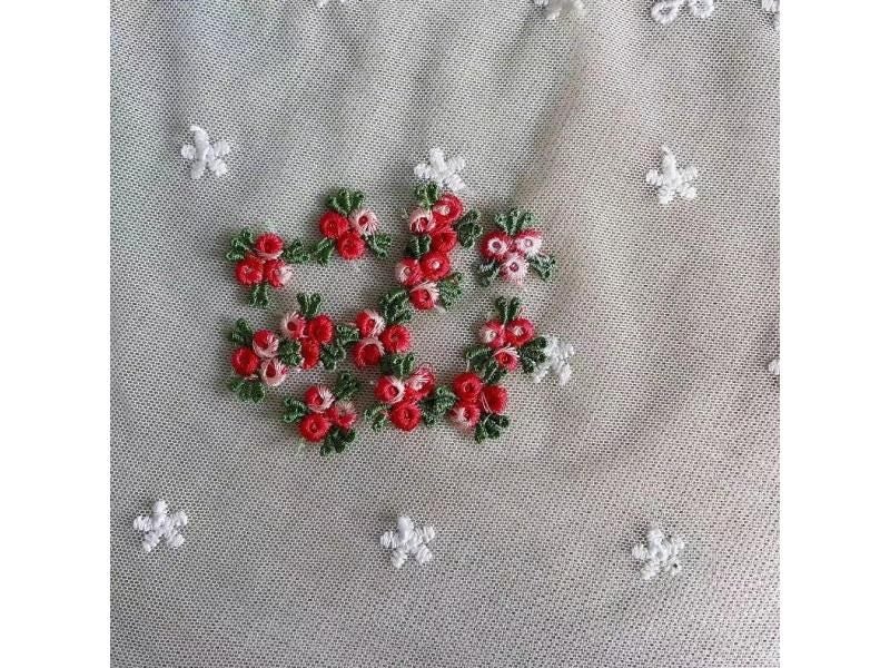 100 Pieces 1.6cm Width Red Green Embroidered Floral Lace Embellishment Applique Carousel 1