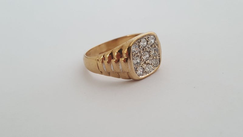 Stunning Gents Vintage 9ct Gold CZ Signet Ring - Large Size Y Carousel 2