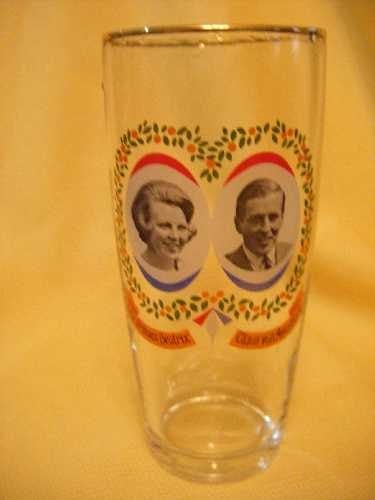 Beer Glass of the Royal couple Beatrix & Claus - NEW! Carousel 1