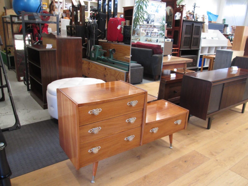 Mid Century Dressing Table Carousel 1