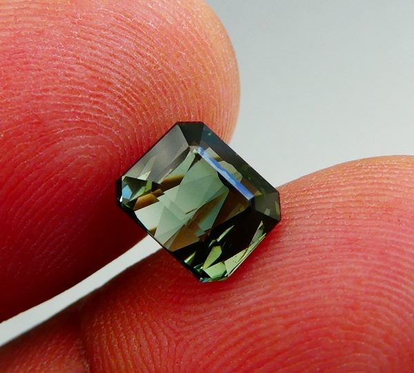 2.33CT EXCELLENT OCTAGON 100% NATURAL OLIVE GREEN TOURMALINE Carousel 2