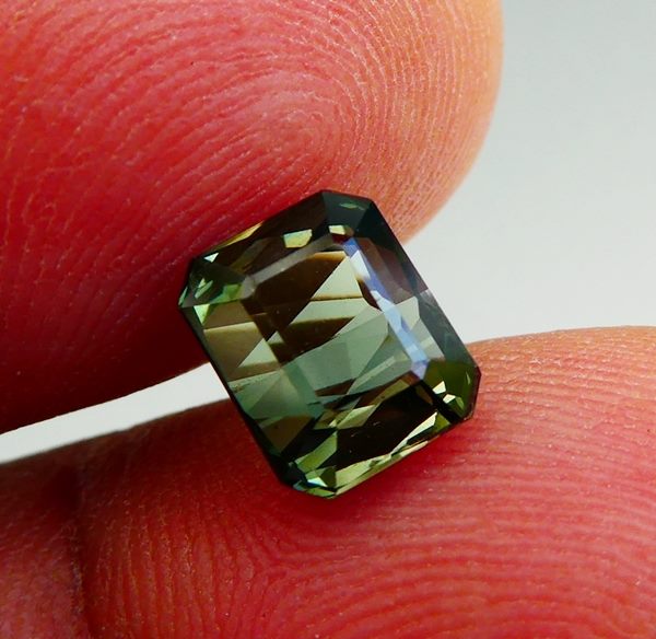 2.33CT EXCELLENT OCTAGON 100% NATURAL OLIVE GREEN TOURMALINE Carousel 1