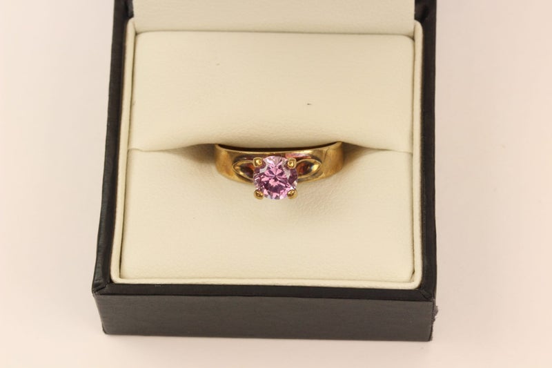 9ct Amethyst ring Carousel 1