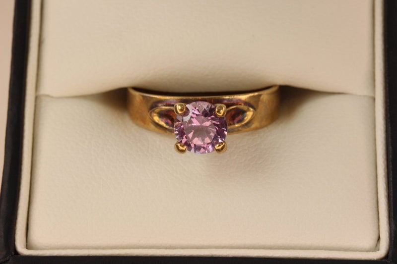 9ct Amethyst ring Carousel 9