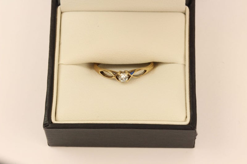 9ct Diamond ring Carousel 1