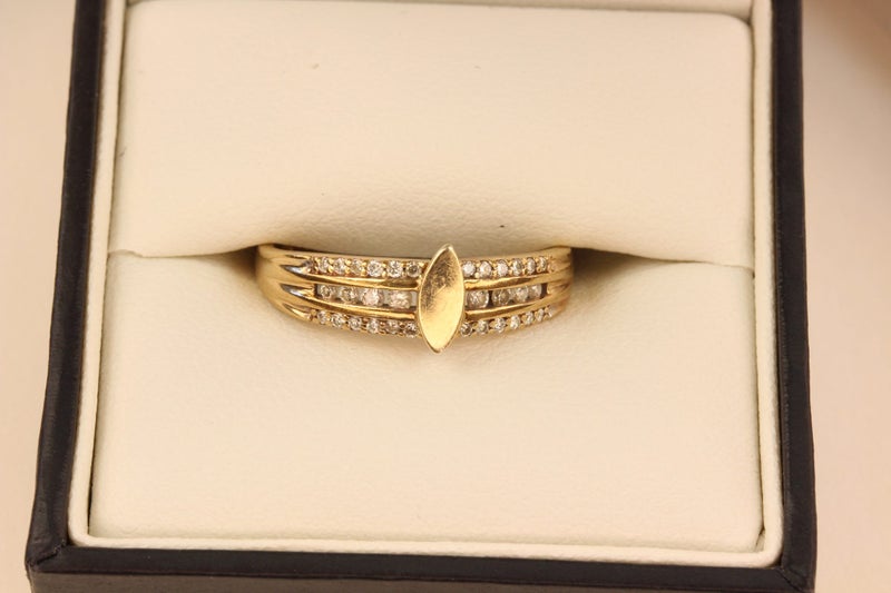 0.24CT 9ct Diamond ring Carousel 9
