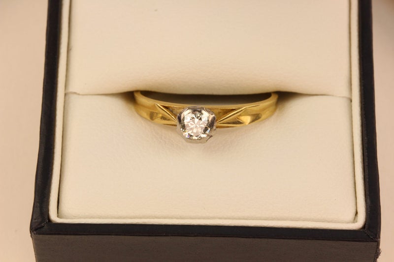 0.25CT 18ct Diamond ring Carousel 9