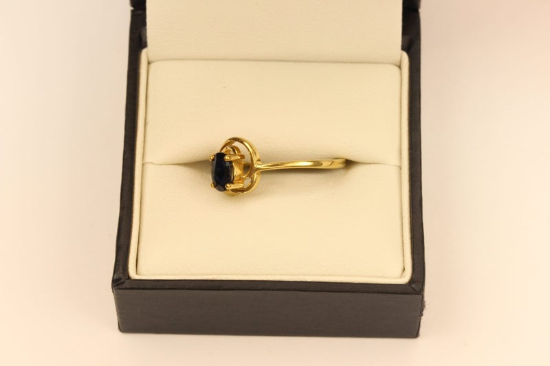 9ct Sapphire ring Carousel 2
