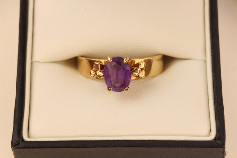 9ct Amethyst ring Carousel 9