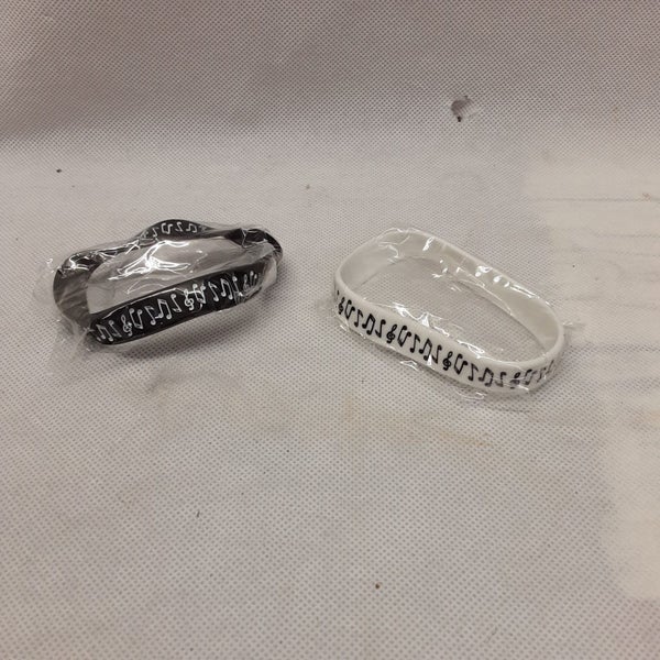 Music Notes Bracelet/Armband - Black and White Carousel 1