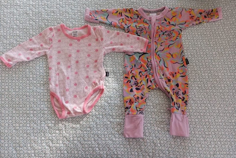 2 x BONDS bulk wondersuits and long sleeve easy suit Girls Newborn to 00 Carousel 1