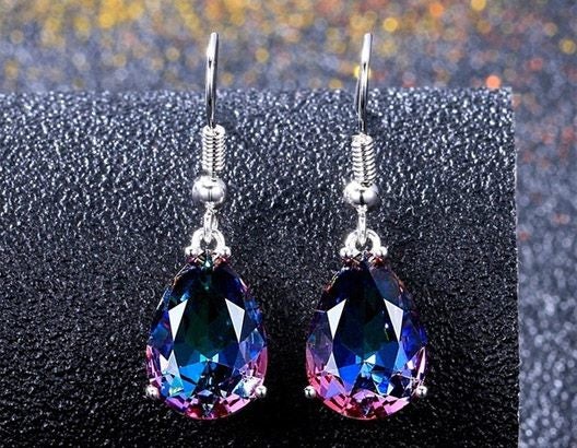 Drop Earrings Carousel 1