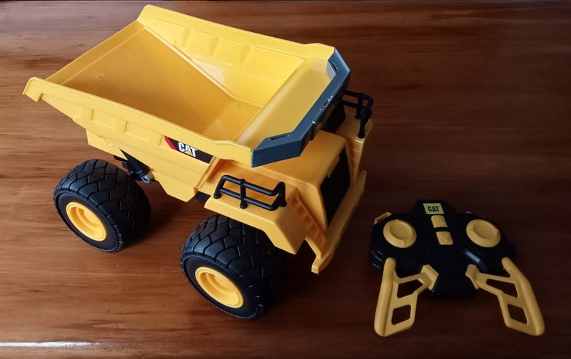 15 inch Cat Construction RC Dump Truck Carousel 1