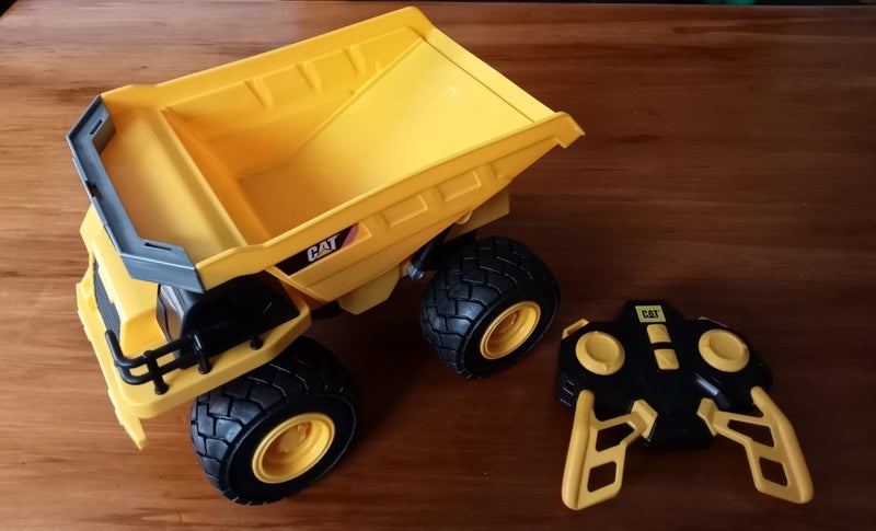 15 inch Cat Construction RC Dump Truck Carousel 2