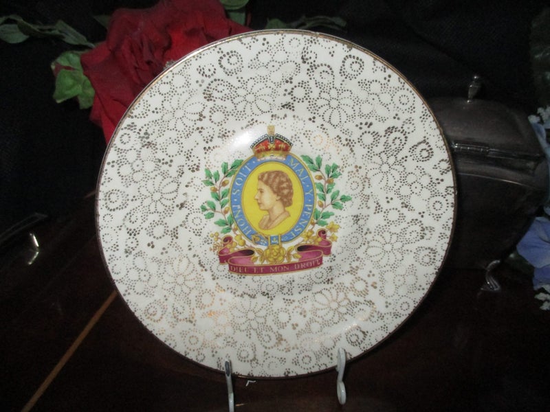 ROYAL GALA 41a - Queen Elizabeth II Royal Tour of New Zealand dish 1953-54 Carousel 1
