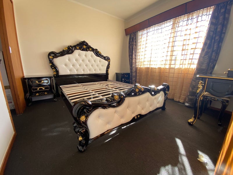 European Luxurious Queen 7Pieces Bedroom Set Carousel 2