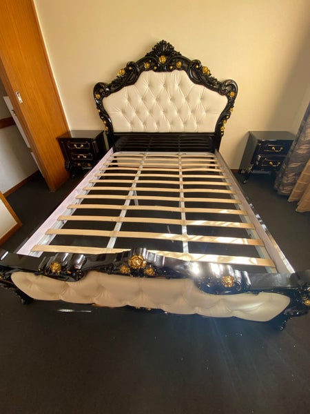 X01 European Luxurious Black/White Tufted Rococo Super King 7Pieces Bedroom Set Carousel 2