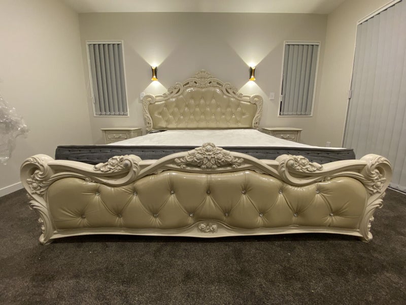 X01 European Luxurious Cream White/Cham 7pieces queen size bedroom set Carousel 1