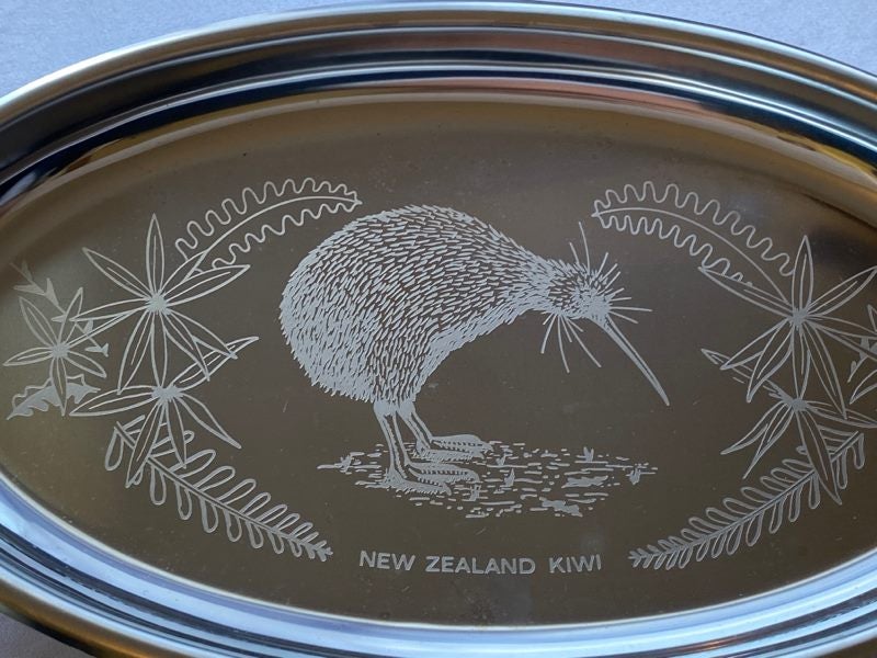 PAIR OF RETRO/ VINTAGE/ COLLECTABLE ~ STAINLESS STEEL ENGRAVED KIWIANA TRAYS Carousel 2