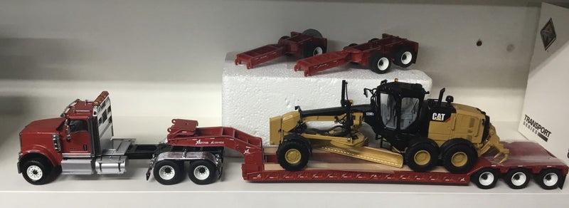 CAT’ 1.50 scale, Truck AND Trailer with Motor Grader - REDUCED Carousel 2