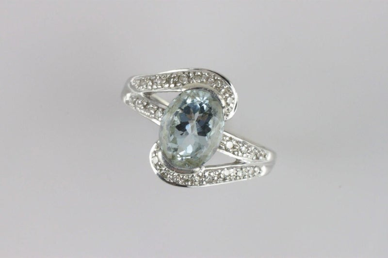 Stunning English 9ct white gold Aquamarine & Diamond ring Carousel 2