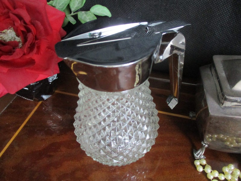 Attractive Vintage Glass Creamer/Milk Jug – Made in Hong Kong Carousel 1