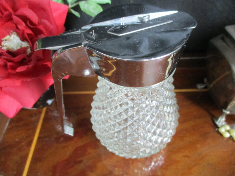 Attractive Vintage Glass Creamer/Milk Jug – Made in Hong Kong Carousel 2