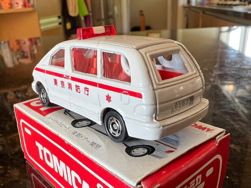 Tomica 1992 Toyota Estima Tokyo Ambulance 1/64 Made in Japan Carousel 2