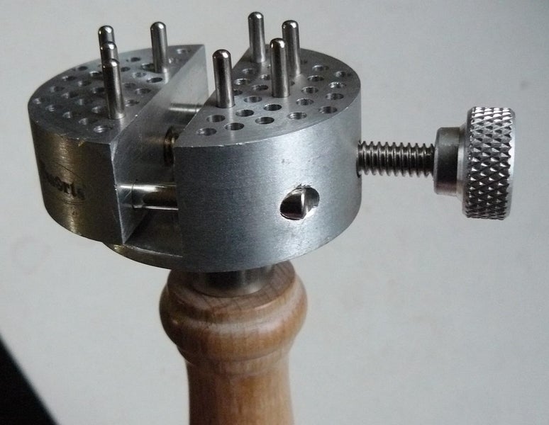 Universal Peg Vice Carousel 2