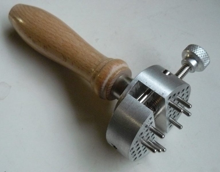 Universal Peg Vice Carousel 1
