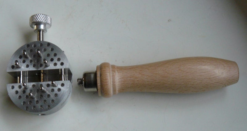 Universal Peg Vice Carousel 3