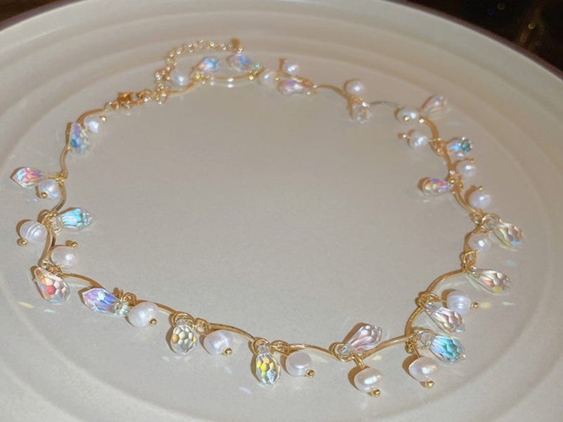 Pearls Resplendent Necklace Collarbone Necklace Carousel 1
