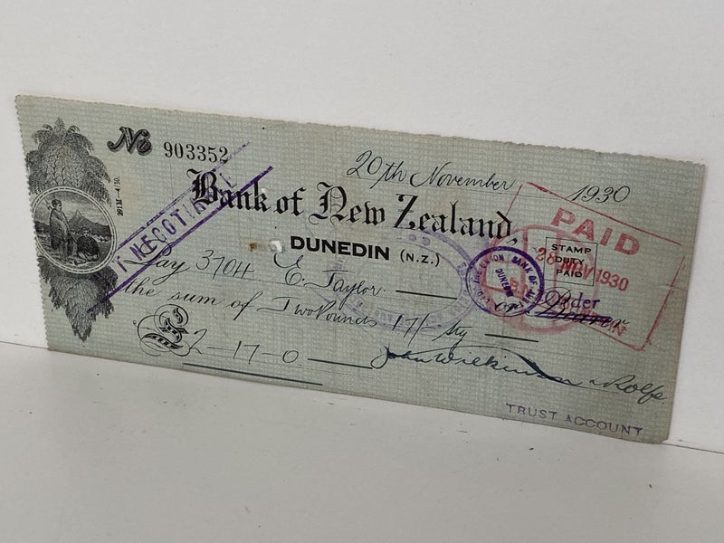 OLD BANKING MEMORABILIA: Bank cheque issued by BNZ Bank, Dunedin 1930 Carousel 3