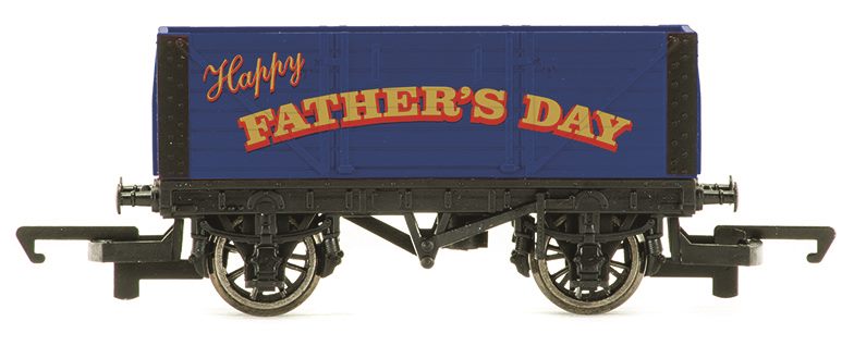 Hornby HOR R60089 Father's Day Wagon Carousel 1