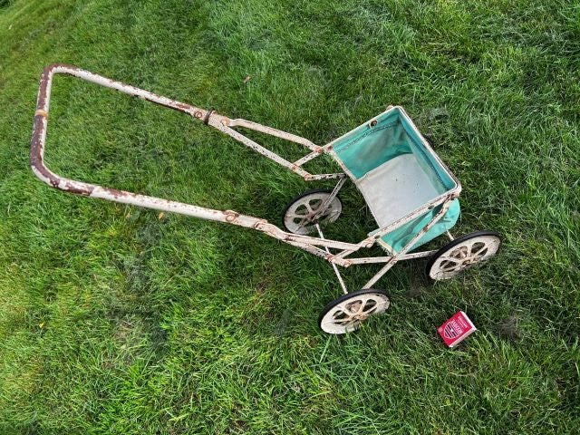 Vintage Pram, Green and White Carousel 2