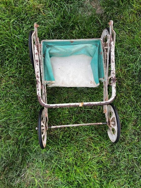 Vintage Pram, Green and White Carousel 11