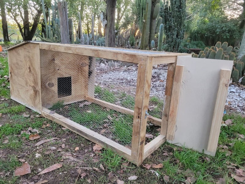Rabbit Hutch / Guinea Pig cage Carousel 2
