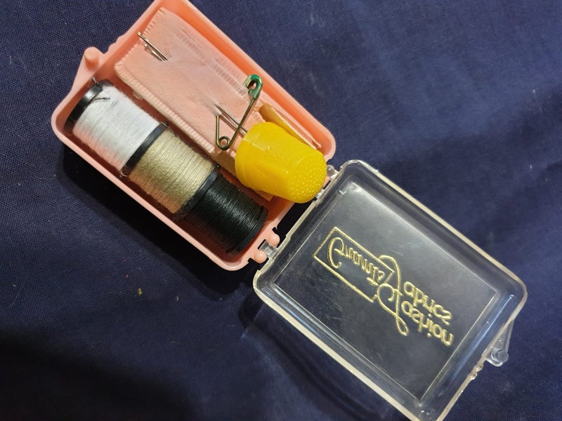 Vintage - RARE Grants Store Sewing Kit (No 23) Carousel 2