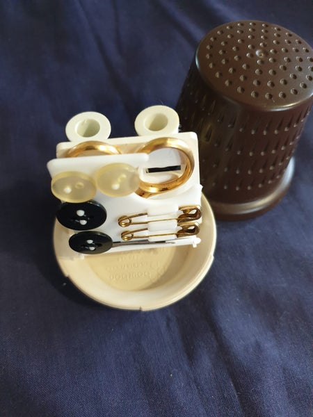 Vintage - Thimble & Thread Sewing Kit (No 35) Carousel 2
