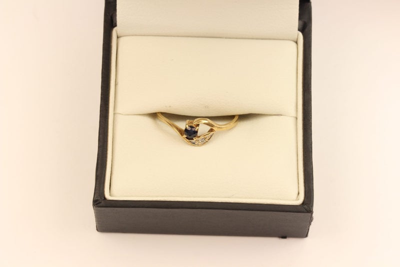 9ct Sapphire and Diamond ring Carousel 1