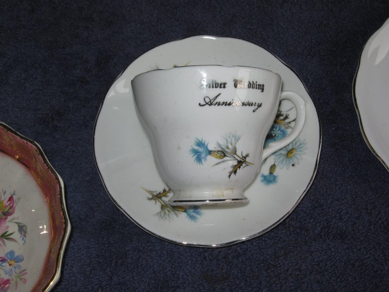 Collection of 21 Retro Plates, Taureen, Silver Anniversary Cup & Saucer etc etc Carousel 2